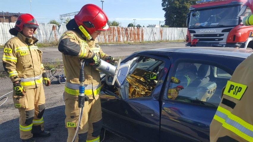 Nowy Tomyśl: Strażacy mieli możliwość poćwiczyć na autozłomie! 