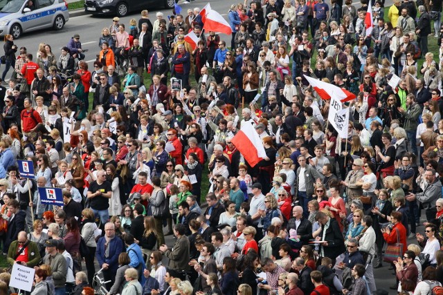 Manifestacja kobiet w Łodzi