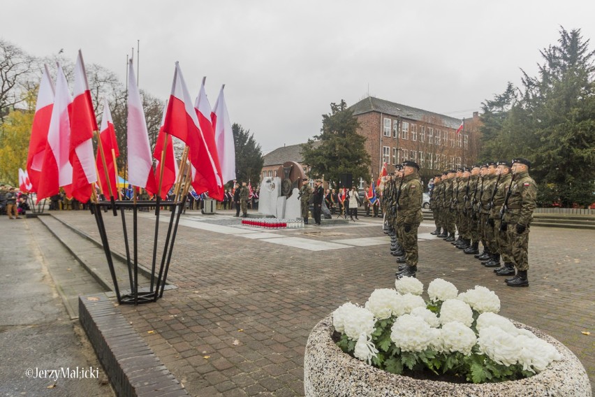 Święto 11 listopada pod Pomnikiem Bohaterom Walk o Polskę [zdjęcia]