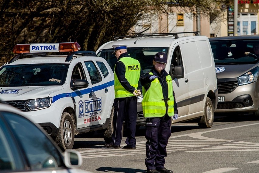 Wałbrzych koronawirus. Kolejny dzień Policja kontroluje kierowców (ZDJĘCIA) 