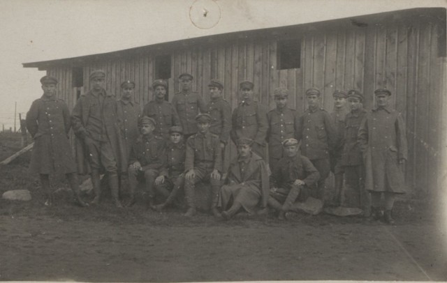 Grupa żołnierzy 2 komp. 1 pp w obozie w Szczypiornie w październiku 1917 r. (dar Wiesława Staniszewskiego z Łodzi)