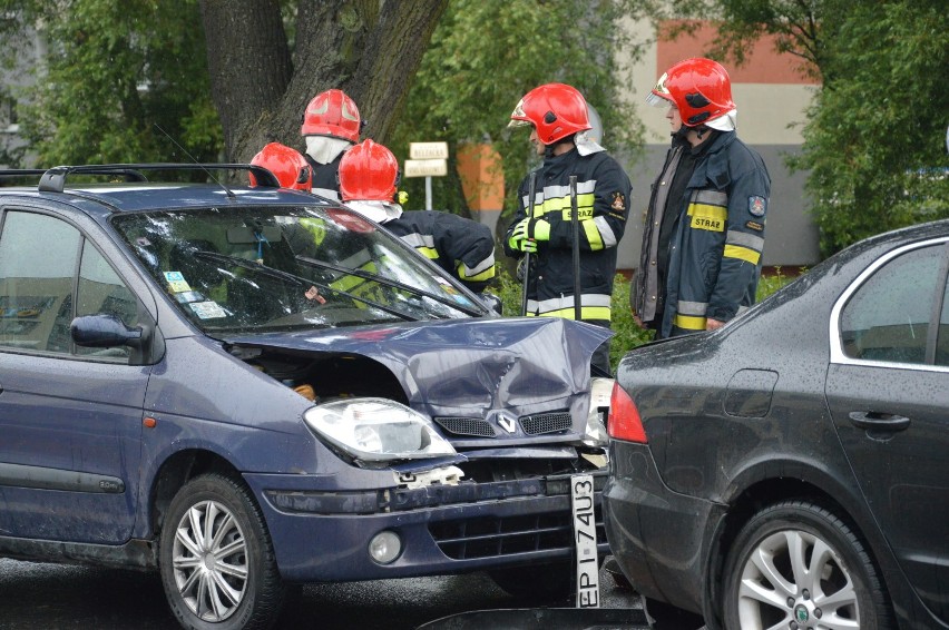 Wypadek na Armii Krajowej w Piotrkowie. Ciężarna w szpitalu,...