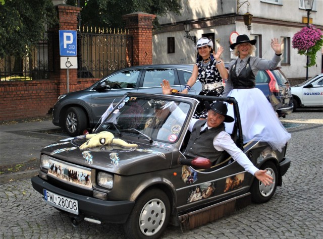 Indianie i kowboje zagościli w sobotnie południe w Wolsztynie. Wszystko z okazji Festiwalu Czyste Country