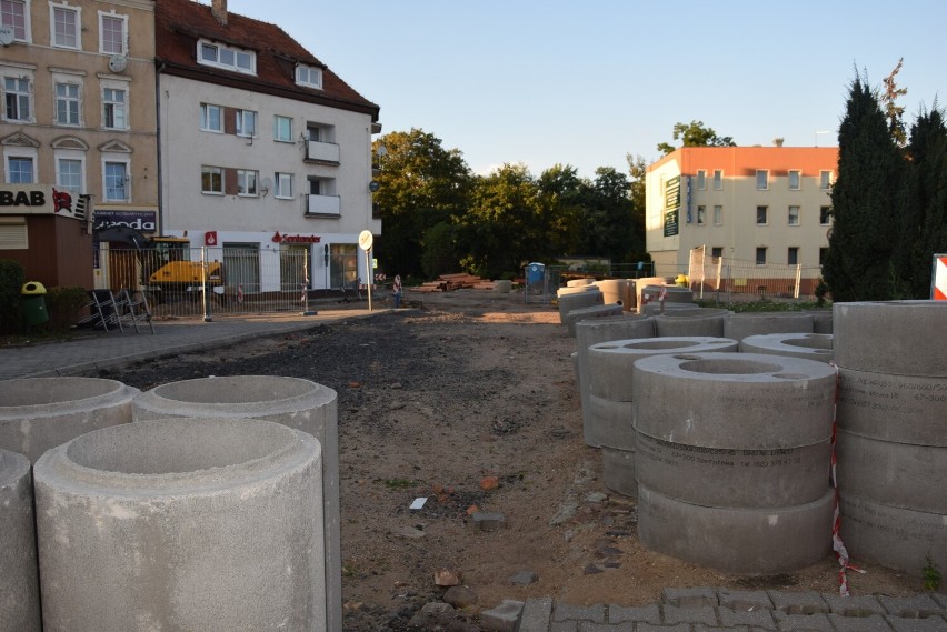 Budowa ronda w Szprotawie. Rury