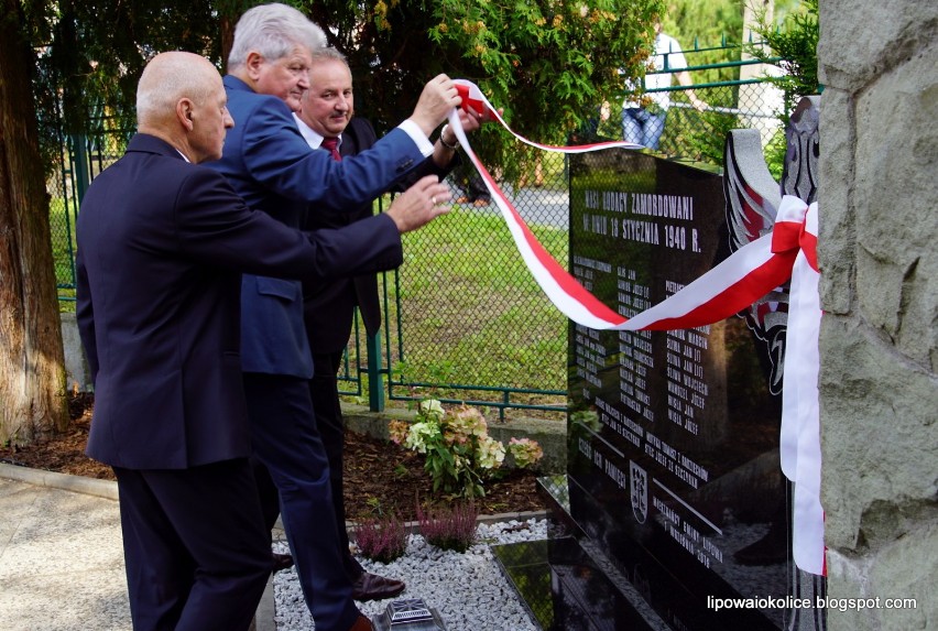 Lipowa: Odsłonięcie tablicy upamiętniającej zamordowanych przez Niemców Polaków [ZDJĘCIA]