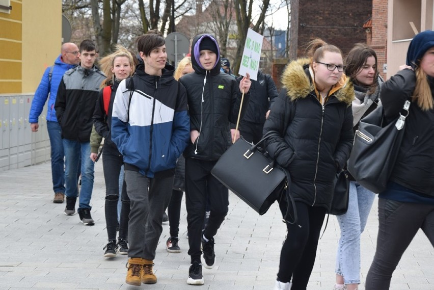 Protest uczniów przeciwko łączeniu szkół