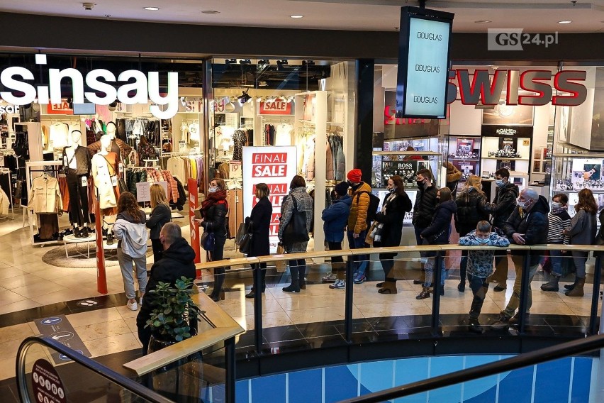 Tłumy w centrach handlowych w Szczecinie w pierwszy weekend po otwarciu. ZDJĘCIA