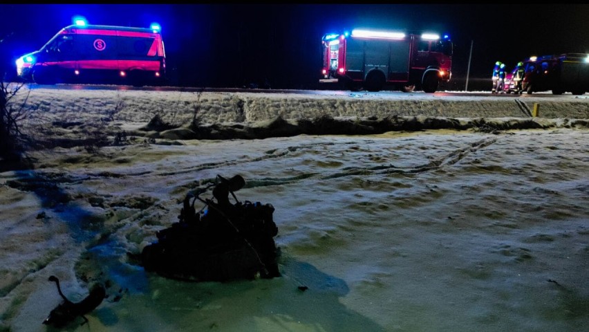 Groźny wypadek w Kleszczewie (gm. Trąbki Wielkie). Strażacy wyciągali zakleszczoną osobę