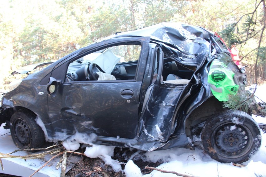 Trzy auta zderzyły się w Bukownie. Ranni trafili do szpitala