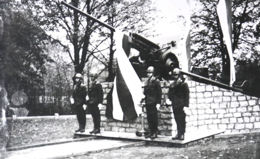 Unikatowe zdjęcia! Wojskowe tradycje Pleszewa na archiwalnych fotografiach