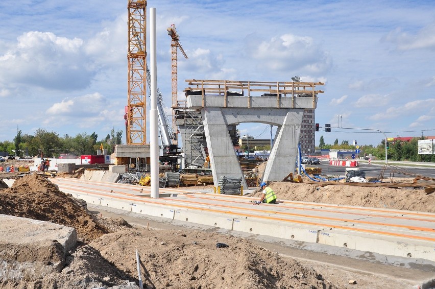 Nowy most w Toruniu. Co się działo na budowie w październiku ? [ZDJĘCIA]