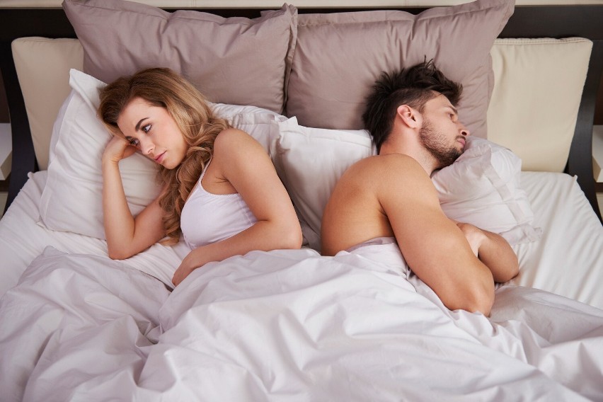 Zbyt mało snu może rzutować też na popęd seksualny. Badania...