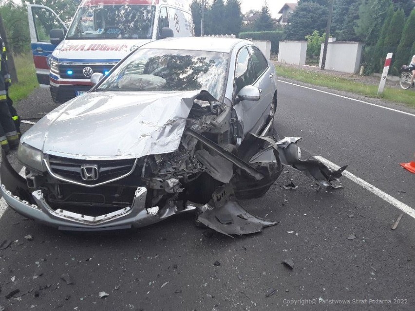 Wypadek w Bloku Dobryszyce (gm. Dobryszyce). Dwaj kierowcy w szpitalu