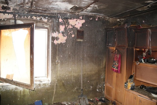 Spaleniu uległy pomieszczenia mieszkalne oraz poddasze.