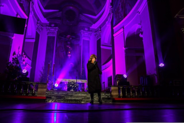Najpiękniejsze polskie kolędy zabrzmiały w niedzielny wieczór (16 stycznia) w bydgoskiej Bazylice pw. św. Wincentego a Paulo. Zaśpiewała je dla publiczności znana polska piosenkarka Halina Frąckowiak.