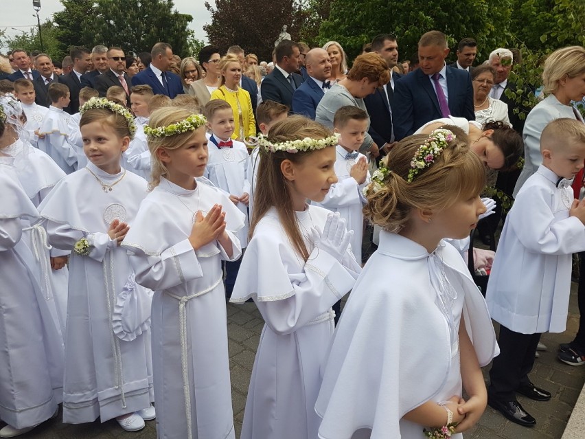 Pierwsza komunia święta w kościele na os. Zadębie [ZDJĘCIA]