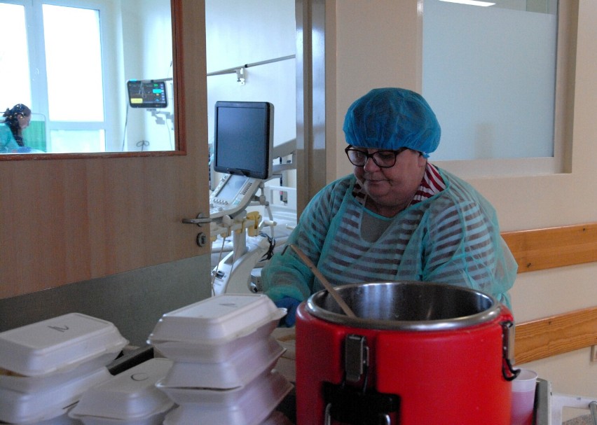 Dobry posiłek w szpitalu? Szpital wojewódzki w Piotrkowie ma o 25 zł więcej na pacjenta. Jak zmieniły się posiłki? ZDJĘCIA, VIDEO