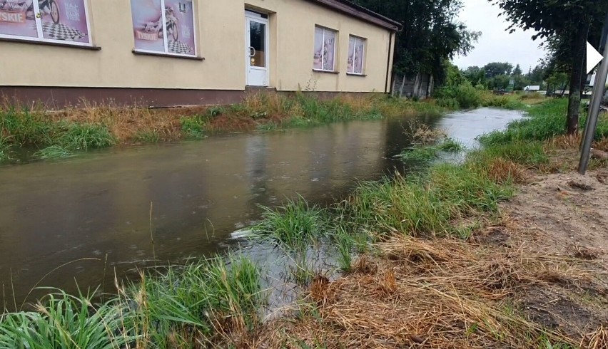 Wysoki poziom wody na Lotniczej w Lesznie