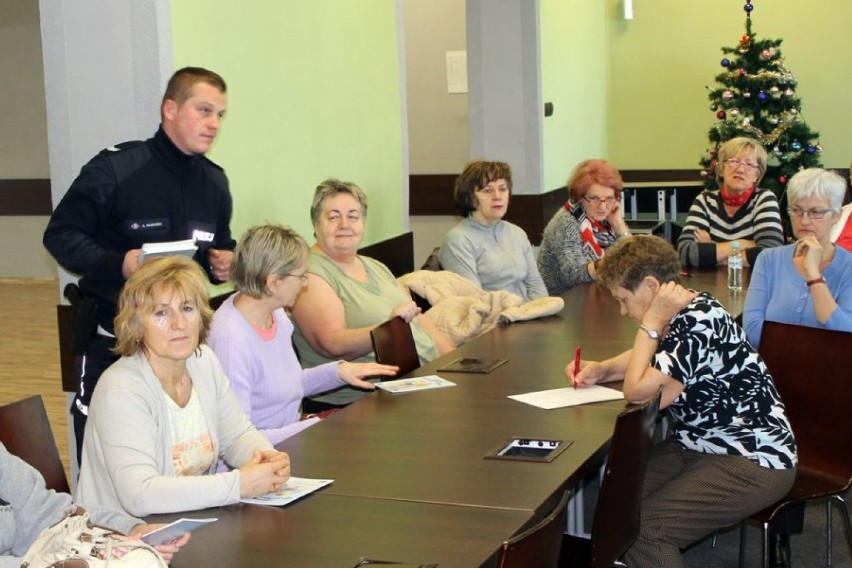 Seniorzy z Żor spotkali się z policjantami