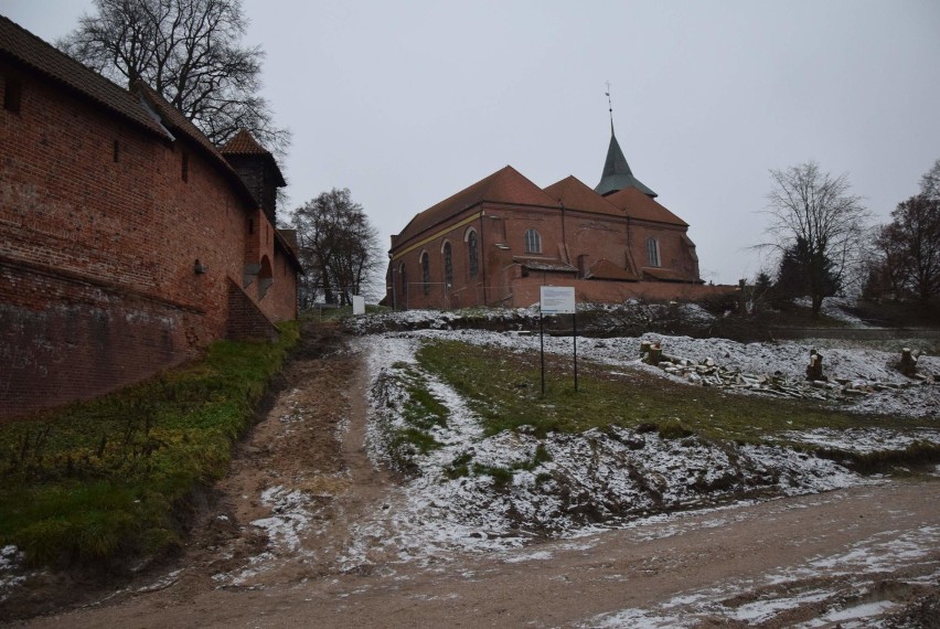 Malbork. Trwa przebudowa bulwaru. Nad Nogatem znikają drzewa zakwalifikowane do wycinki