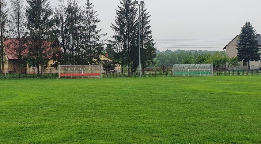 Ryczów. Stadion czwartoligowego Orła ma nową trybunę. Jest piękna!