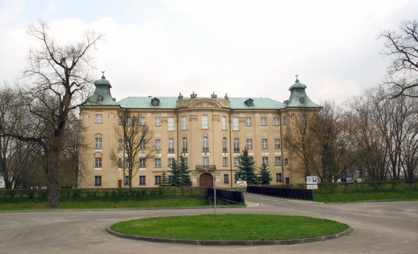 1. Zamek w Rydzynie 

Białych Dam w polskich legendach jest...