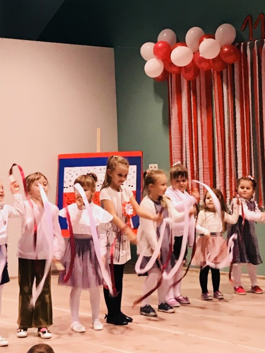 Dzieci z przedszkola Amica Kids we Wronkach pamiętały o Święcie Niepodległości