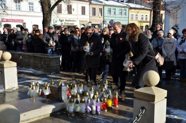 Władze samorządowe i mieszkańcy Olkusza, pożegnali tragicznie zmarłego Pawła Adamowicza, prezydenta Gdańska