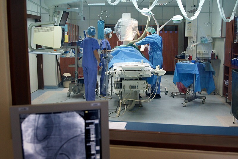 Kaliscy kardiolodzy rozpoczęłi wszczepianie rejestratorów pętlowych. Badają przyczyny omdleń ZDJĘCIA
