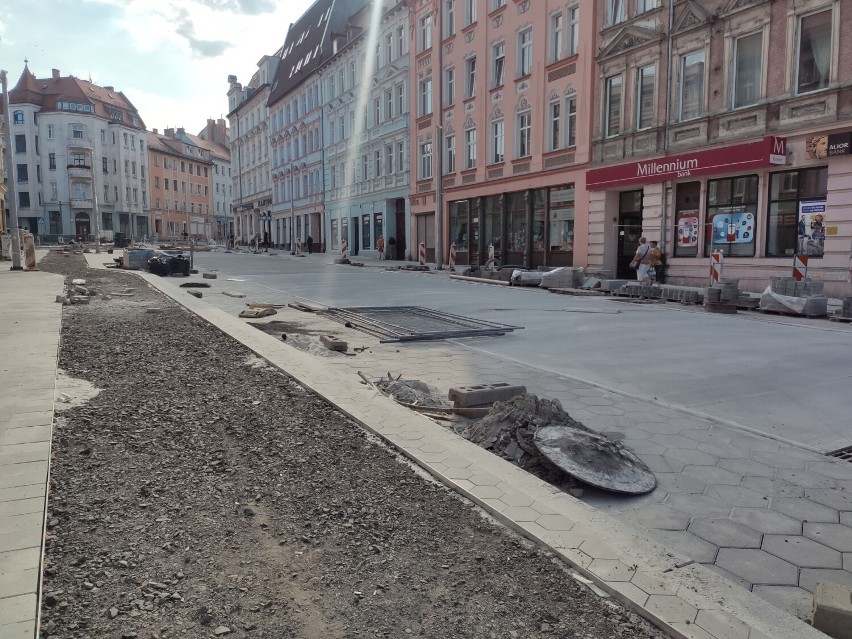 Leją asfalt przy Moście Jana Pawła II w Zgorzelcu. Czy most graniczny zostanie niedługo otwarty?