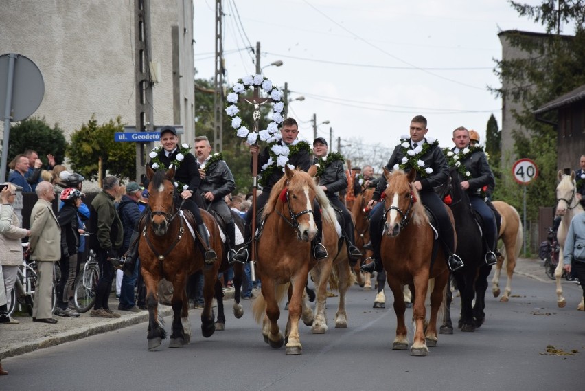 Procesja konna w Ostropie