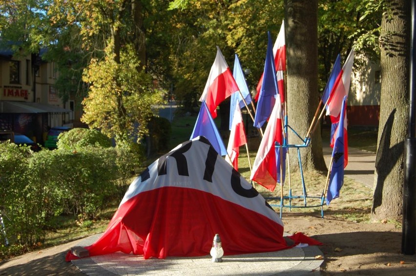 W Kartuzach odsłonięto obelisk ku pamięci Danuty Siedzikówny "Inki" i ofiar walki o Polskę