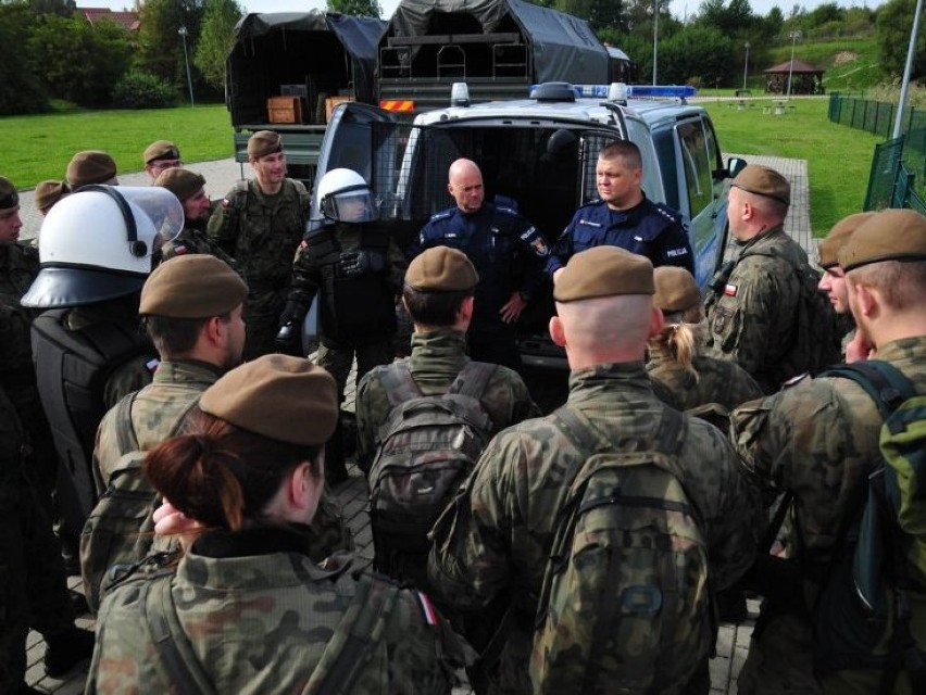 Żołnierze Wojsk Obrony Terytorialnej uczyli się jak współpracować z policjantami