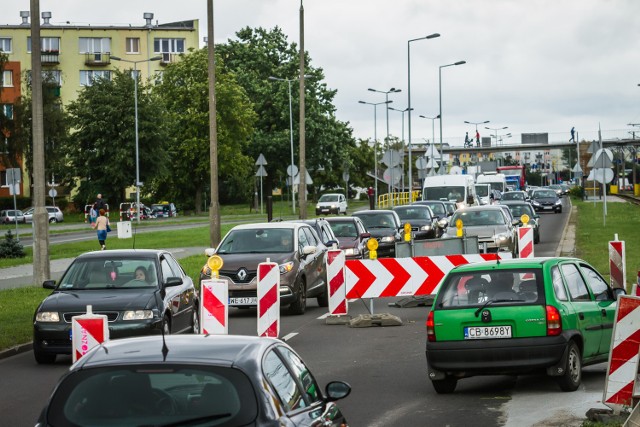 W pobliżu remontowanego odcinka już tworzą się korki.