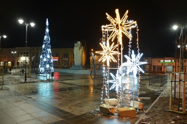 Iluminacje świąteczne 2021 na Rynku Miejskim i przed CKiS w Sępólnie Krajeńskim