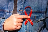 Najwięcej nowych zakażeń HIV w historii Polski. W 2023 roku wiele osób wciąż nie wie, że test na HIV i skutecznne leczenie są bezpłatne