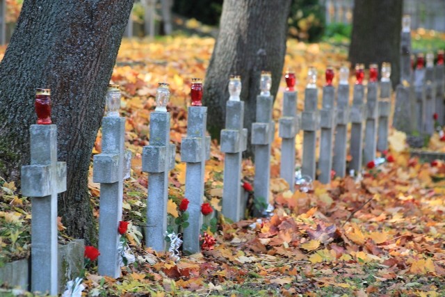 Chełm - odnowią groby żołnierzy na cmentarzu przy ul. Lwowskiej. Zdjęcie ilustracyjne