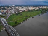 Poziom wody w Wiśle w Grudziądzu przekroczył stan ostrzegawczy. Nadeszła fala kulminacyjna [zdjęcia]