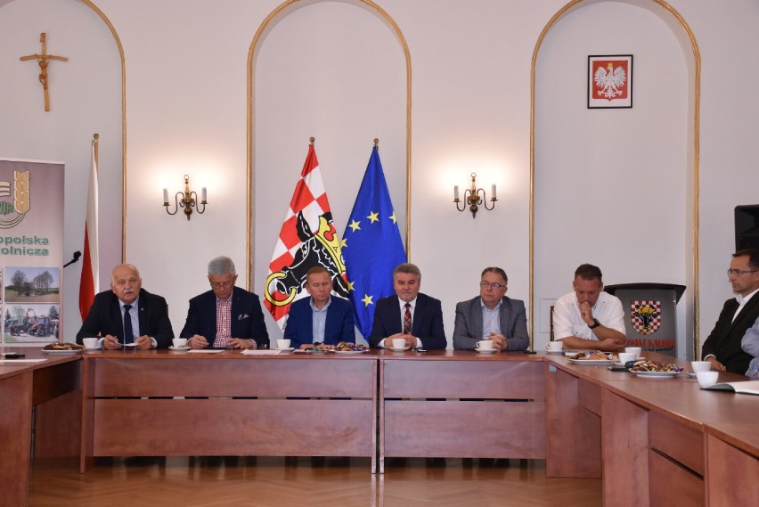 Rada Powiatowa Wielkopolskiej Izby Rolniczej w Kaliszu obradowała z parlamentarzystami. ZDJĘCIA