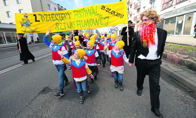 Kolorowy korowód cieszy się dużą popularnością, w ubiegłym roku poprowadził go Pan Kleks