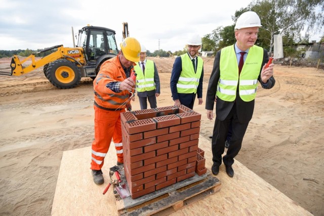 Miasto ma na sprzedaż kilkanaście działek inwestycyjnych. Przetargi odbędą się w 2021 roku.

Czytaj dalej. Przesuwaj zdjęcia w prawo - naciśnij strzałkę lub przycisk NASTĘPNE