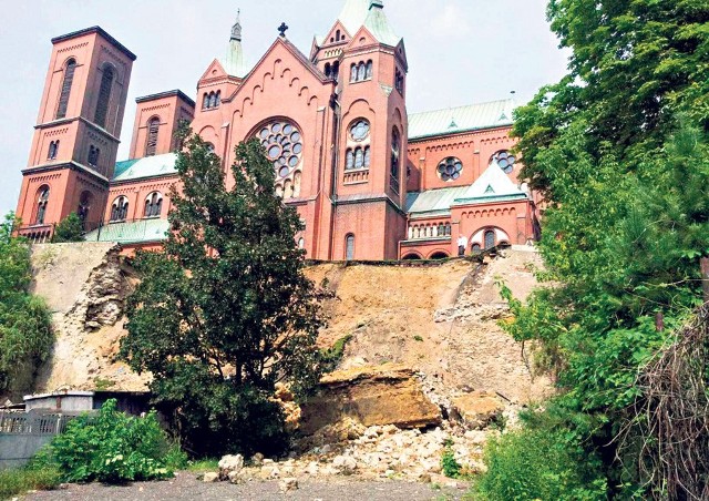 Po nawałnicy runęła skarpa za czeladzkim kościołem