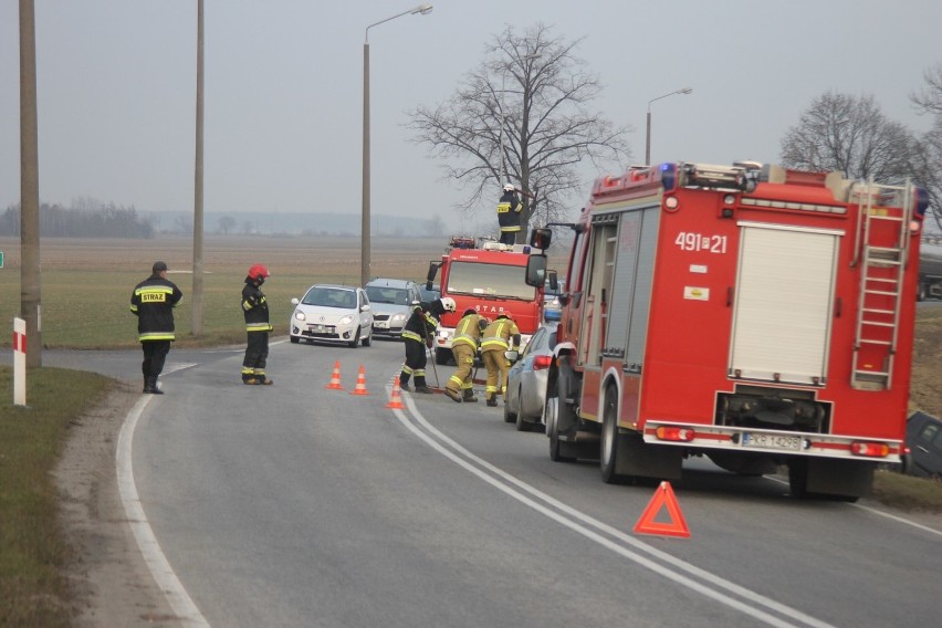 Zderzenie trzech aut pod Smoszewem [ZDJĘCIA] 