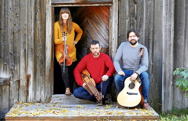 Ahlberg, Ek & Roswall to  jedna z najpopularniejszych grup na szwedzkiej scenie folkowej