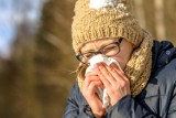 Choroby mogą nasilać się w okresie jesienno-zimowym. Zobacz, które schorzenia doskwierają szczególnie jesienią i zimą