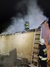 Nocny pożar w Strobinie. Policja bada okoliczności