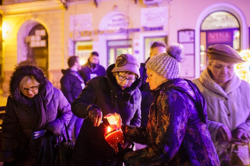 Tarnów. Światło dla Pawła Adamowicza [ZDJĘCIA]