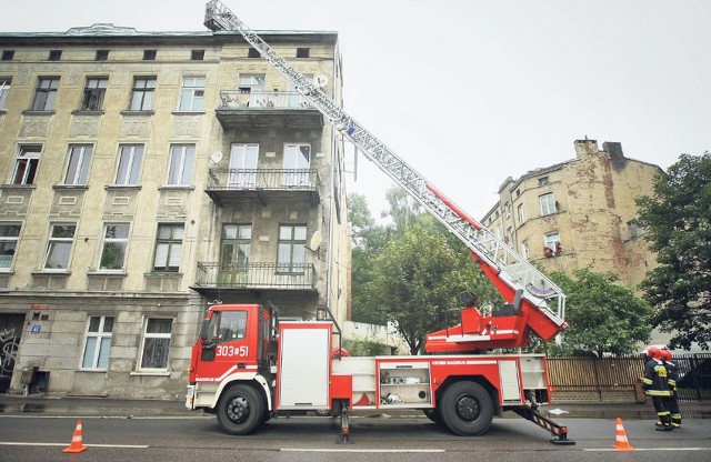 Podczas gaszenia pożaru niezbędna okazała się 37-metrowa drabina.