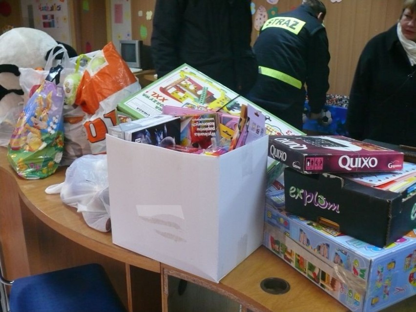 Świętochłowice: Artykuły szkolne, zabawki i gry trafiły do dzieci z ochronki w Lipinach