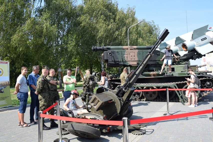 Piknik militarny na terenie Kopca Wyzwolenia